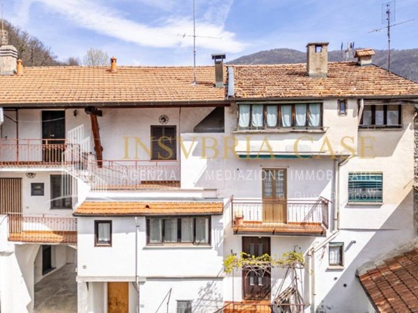 casa indipendente in vendita a Dumenza in zona Due Cossani
