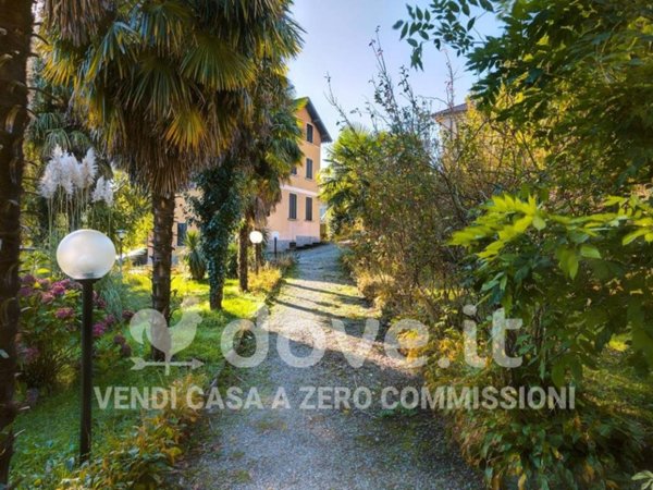 casa indipendente in vendita a Dumenza in zona Due Cossani