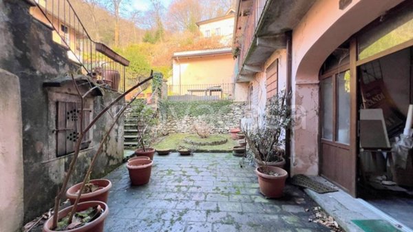 appartamento in vendita a Dumenza in zona Runo