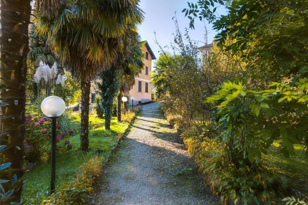 casa indipendente in vendita a Dumenza in zona Due Cossani