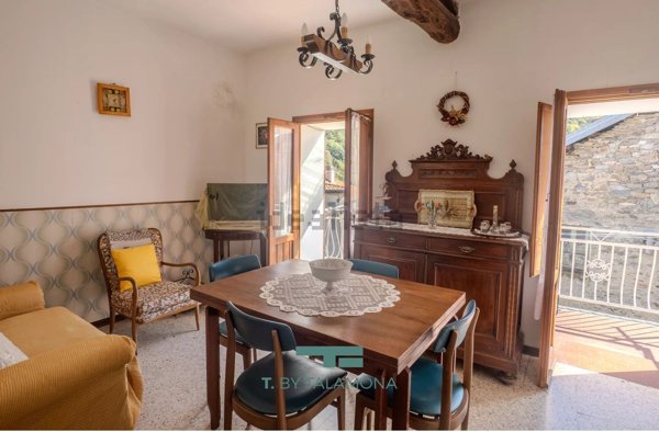 appartamento in vendita a Dumenza in zona Due Cossani