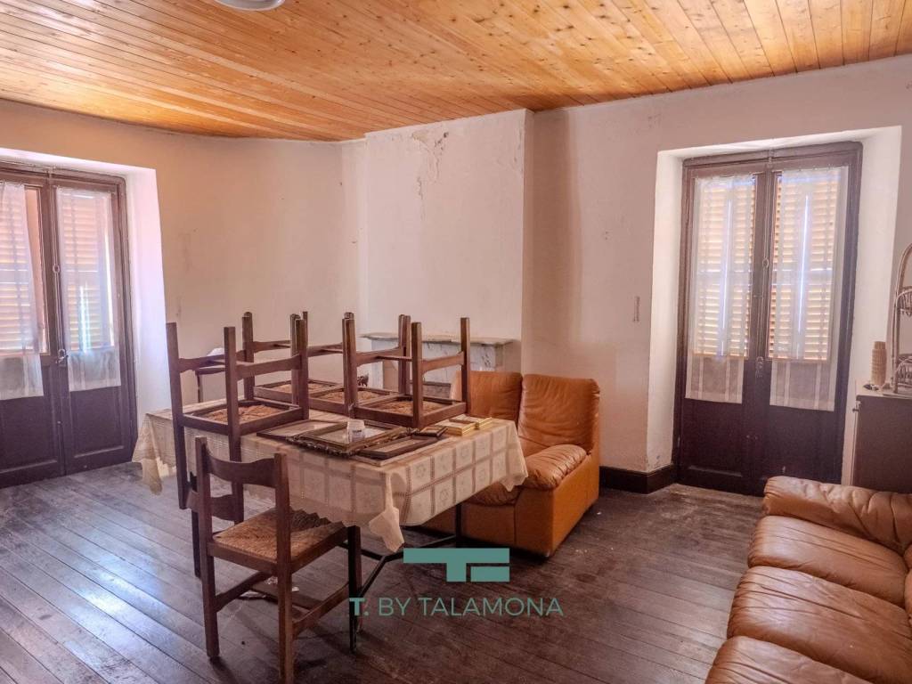 casa indipendente in vendita a Dumenza in zona Due Cossani