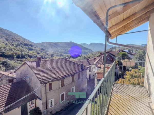 casa indipendente in vendita a Dumenza in zona Due Cossani