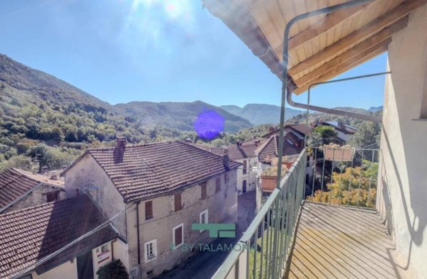 casa indipendente in vendita a Dumenza in zona Due Cossani