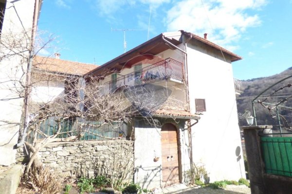 appartamento in vendita a Dumenza in zona Due Cossani