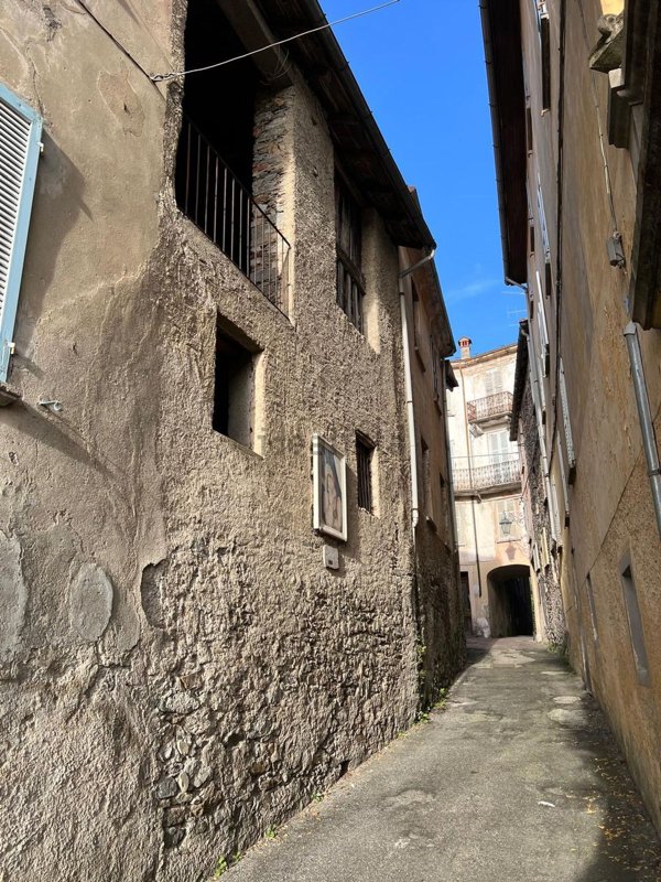 appartamento in vendita a Dumenza in zona Runo