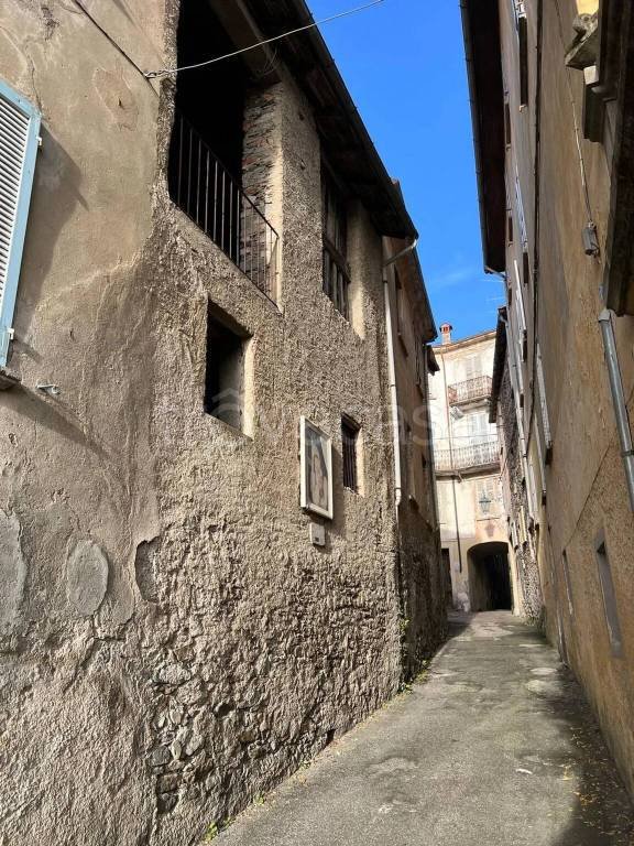 casa indipendente in vendita a Dumenza in zona Runo