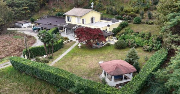 casa indipendente in vendita a Dumenza