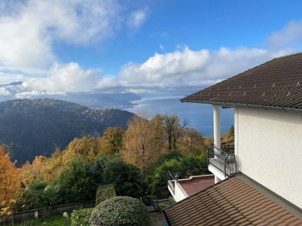 casa indipendente in vendita a Dumenza in zona Runo