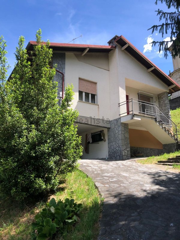 casa indipendente in vendita a Dumenza in zona Runo