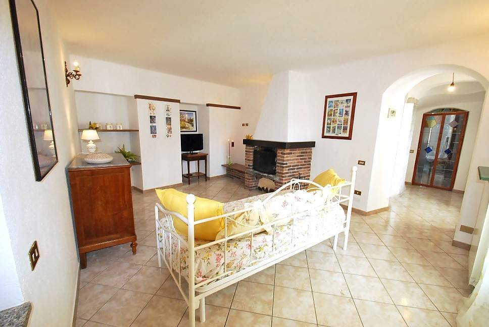 appartamento in vendita a Dumenza in zona Due Cossani