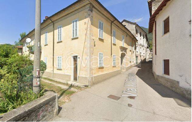 casa indipendente in vendita a Dumenza in zona Runo