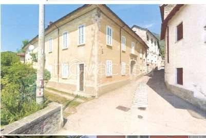 appartamento in vendita a Dumenza in zona Runo