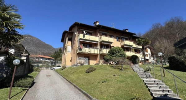 appartamento in vendita a Dumenza in zona Runo