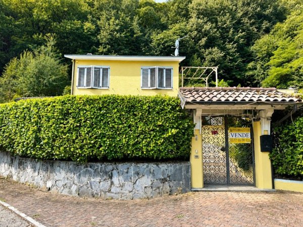 casa indipendente in vendita a Dumenza in zona Runo