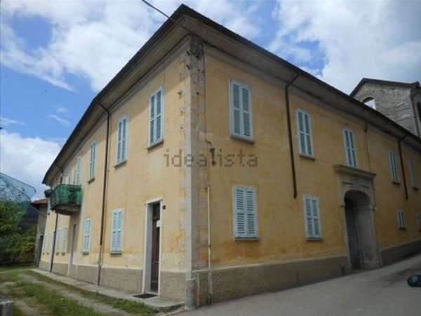 appartamento in vendita a Dumenza in zona Runo