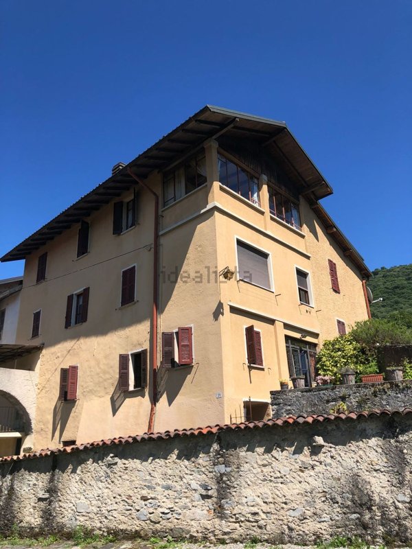 casa semindipendente in vendita a Dumenza