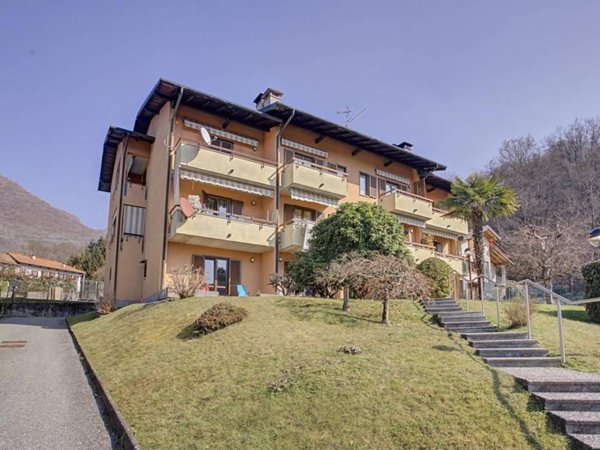 appartamento in vendita a Dumenza in zona Runo