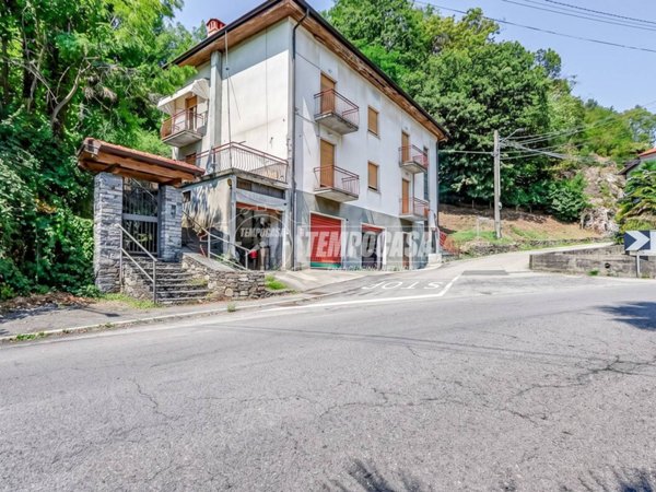 appartamento in vendita a Dumenza in zona Runo