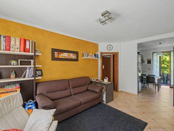 appartamento in vendita a Dumenza in zona Runo