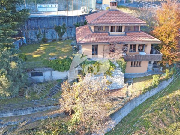 casa indipendente in vendita a Duno
