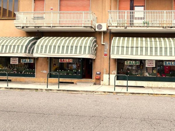 negozio in vendita a Fagnano Olona