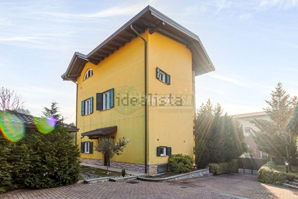 casa indipendente in vendita a Fagnano Olona