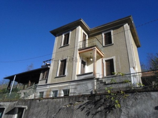 casa indipendente in vendita a Fagnano Olona in zona Balzarine