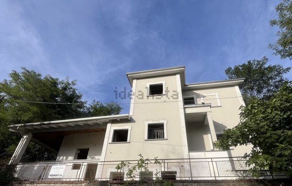 casa indipendente in vendita a Fagnano Olona