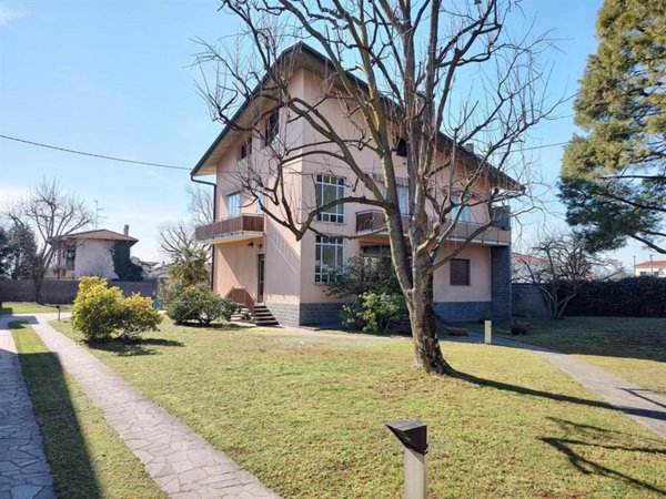 casa indipendente in vendita a Fagnano Olona