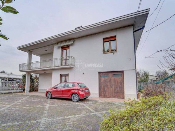 casa indipendente in vendita a Fagnano Olona