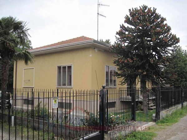 casa indipendente in vendita a Fagnano Olona