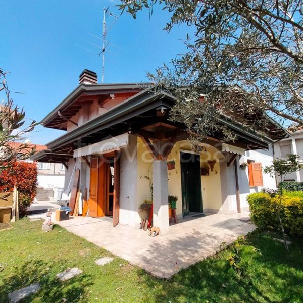 casa indipendente in vendita a Fagnano Olona
