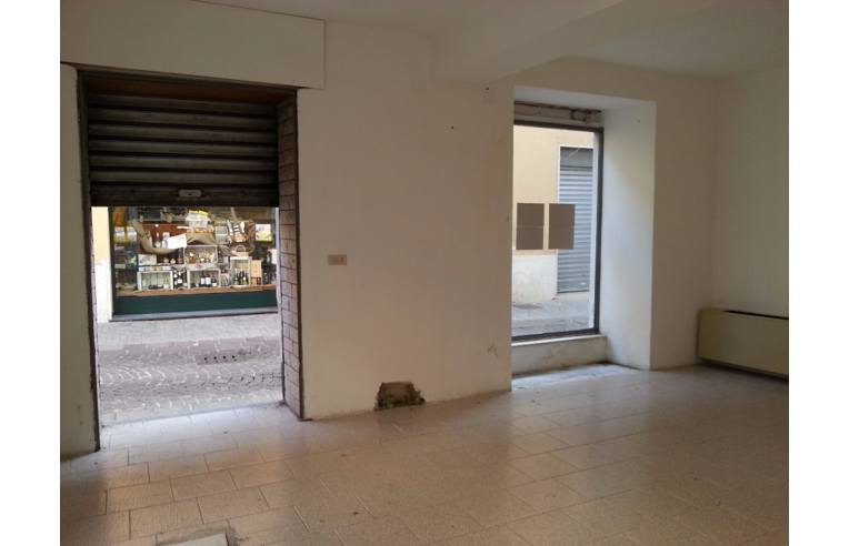 locale commerciale in vendita a Fagnano Olona