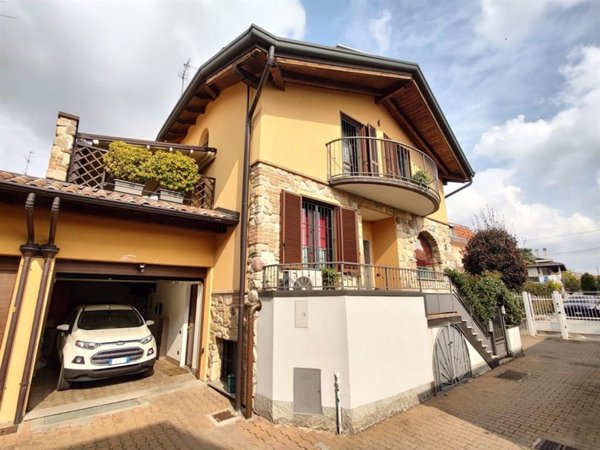 casa indipendente in vendita a Fagnano Olona