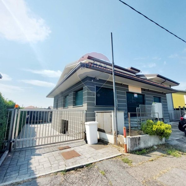 casa indipendente in vendita a Fagnano Olona