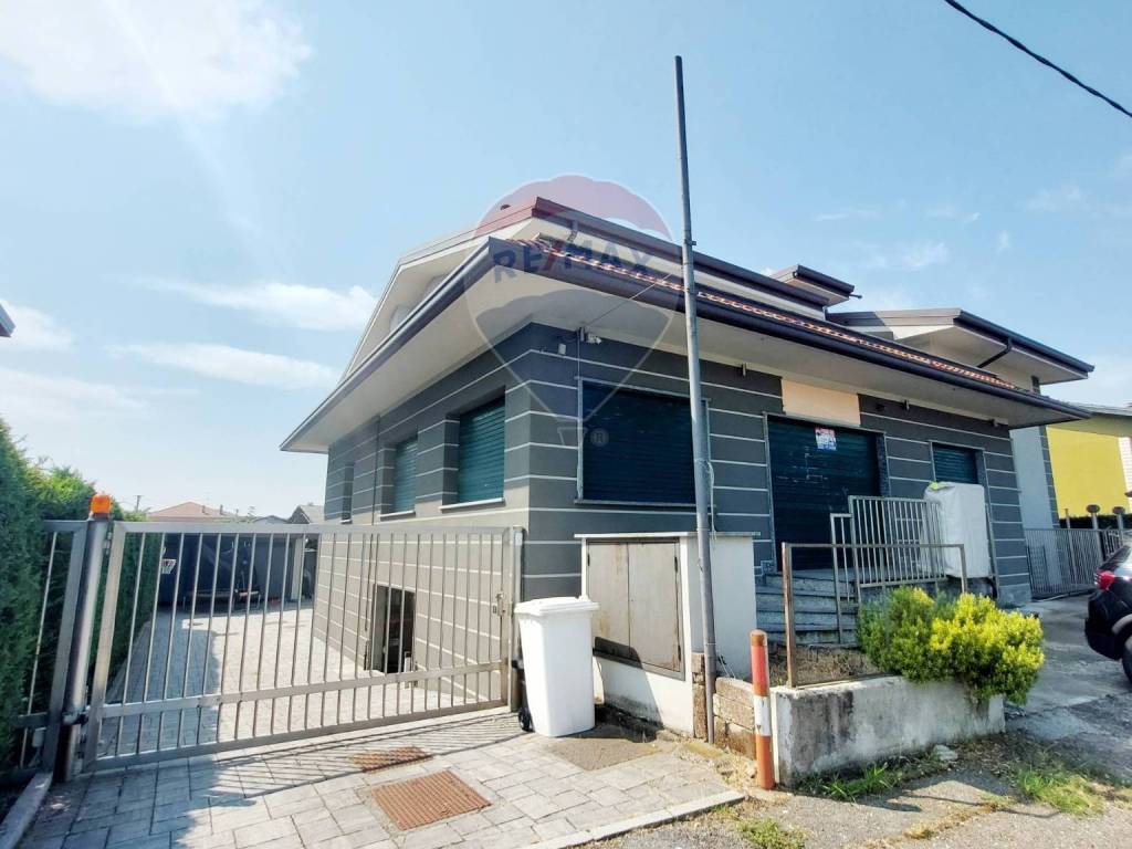 casa indipendente in vendita a Fagnano Olona
