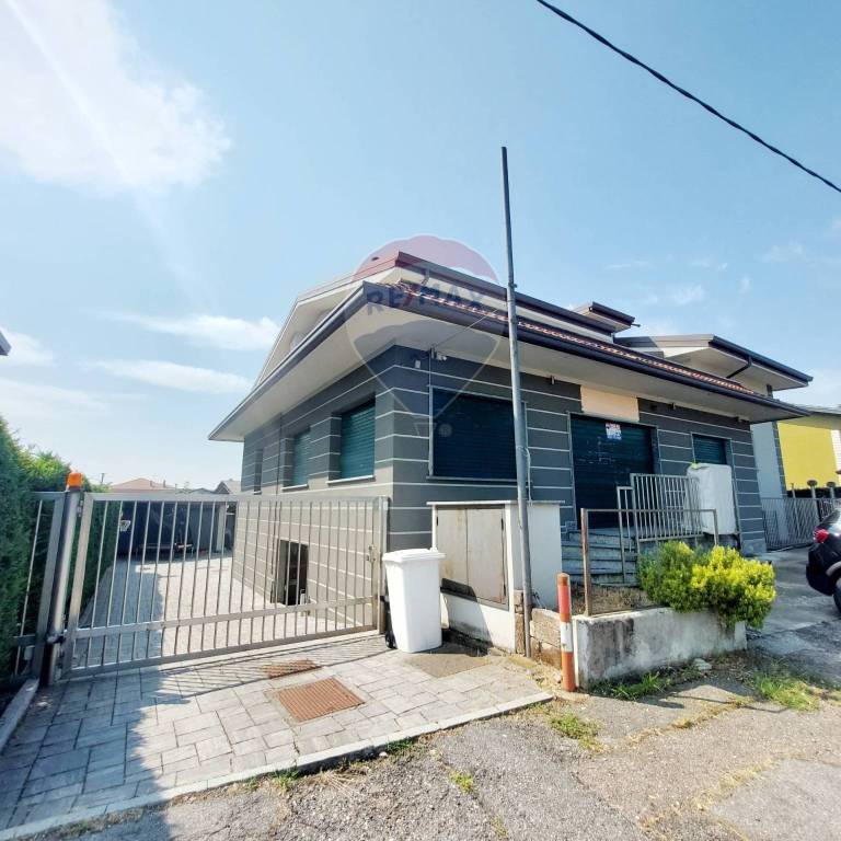 casa indipendente in vendita a Fagnano Olona
