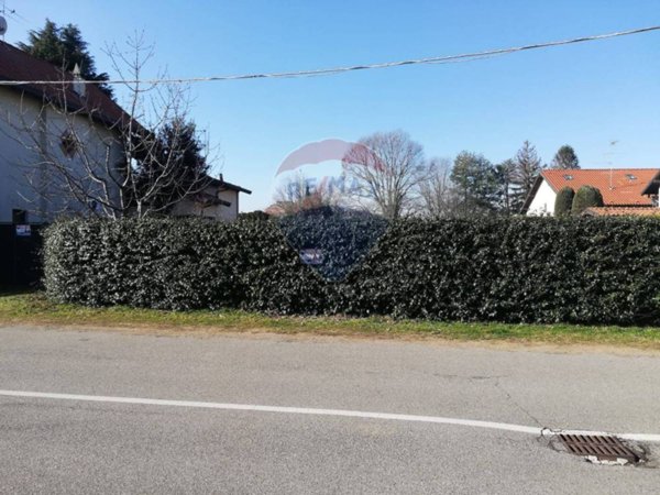 terreno edificabile in vendita a Fagnano Olona
