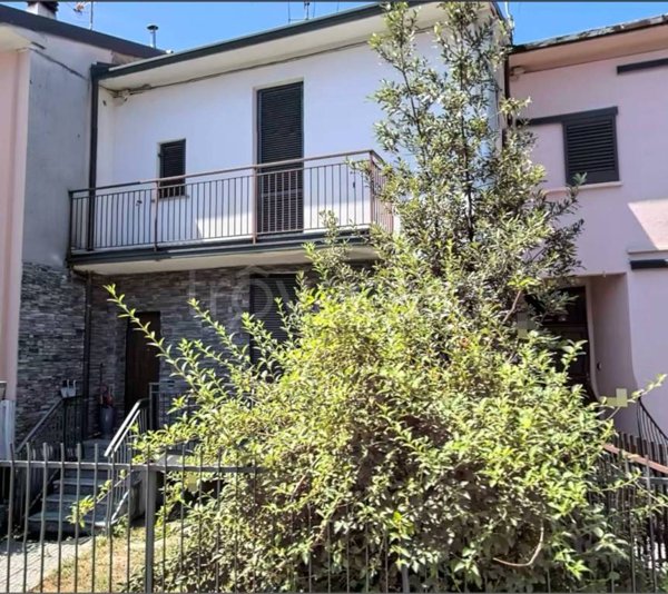 casa indipendente in vendita a Fagnano Olona