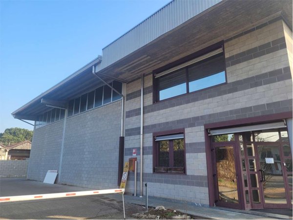 locale commerciale in vendita a Fagnano Olona