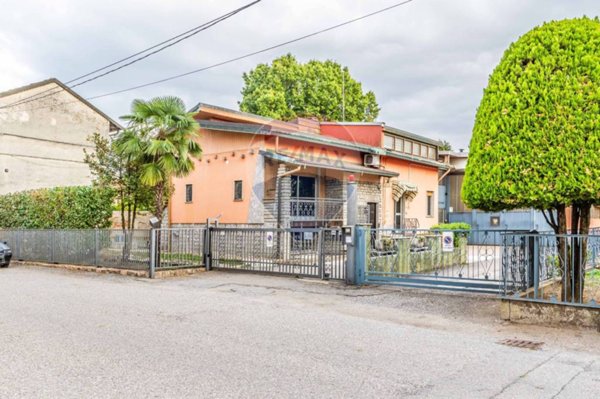 locale commerciale in vendita a Fagnano Olona