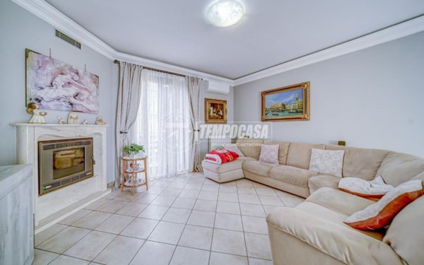 casa indipendente in vendita a Fagnano Olona