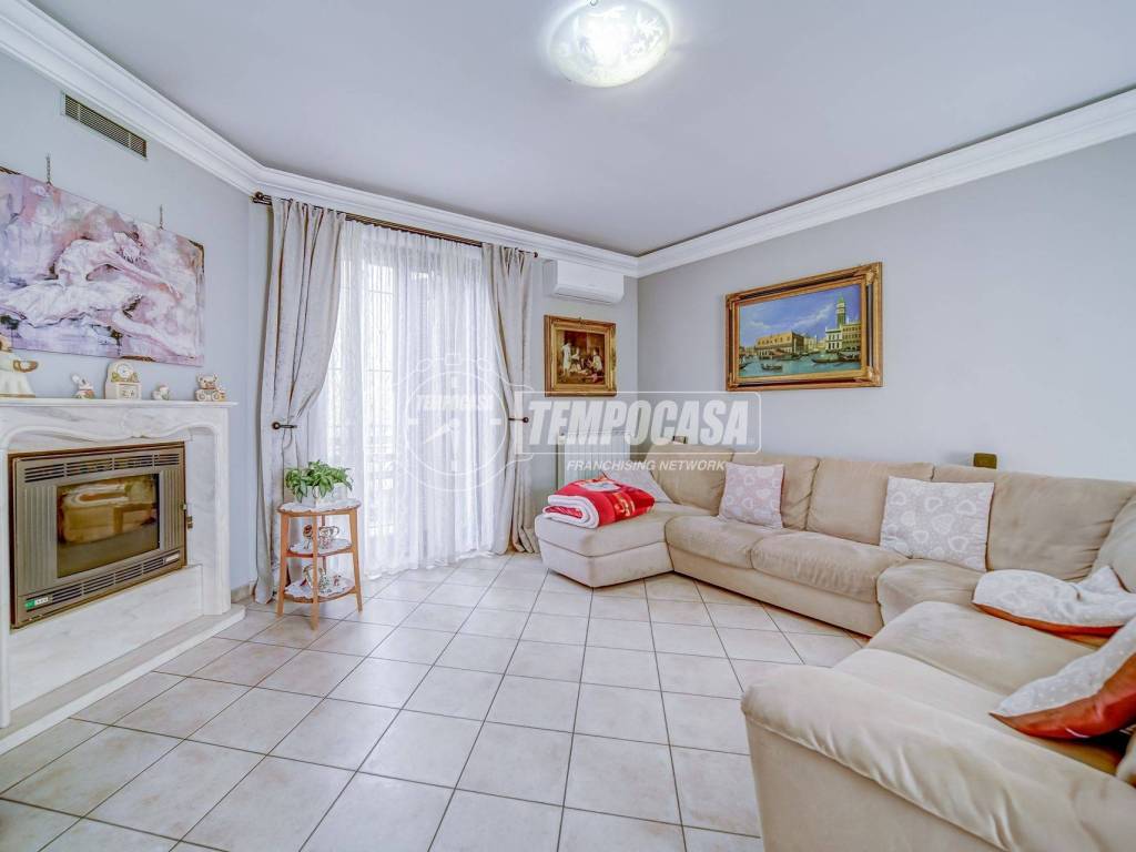 casa indipendente in vendita a Fagnano Olona