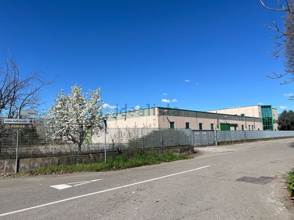 capannone in vendita a Fagnano Olona
