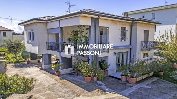 casa indipendente in vendita a Fagnano Olona
