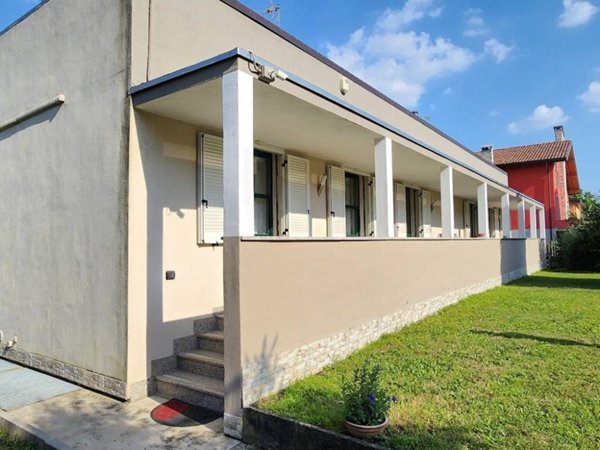 casa indipendente in vendita a Fagnano Olona