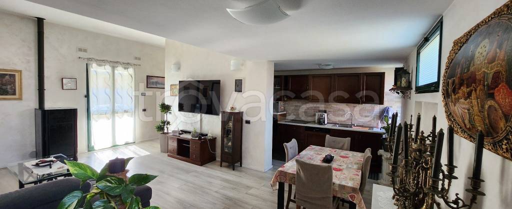 casa indipendente in vendita a Fagnano Olona