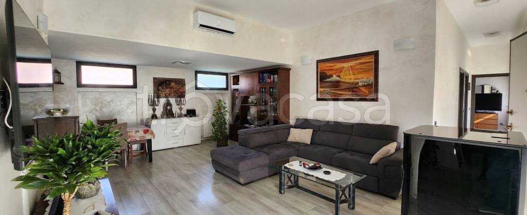 casa indipendente in vendita a Fagnano Olona