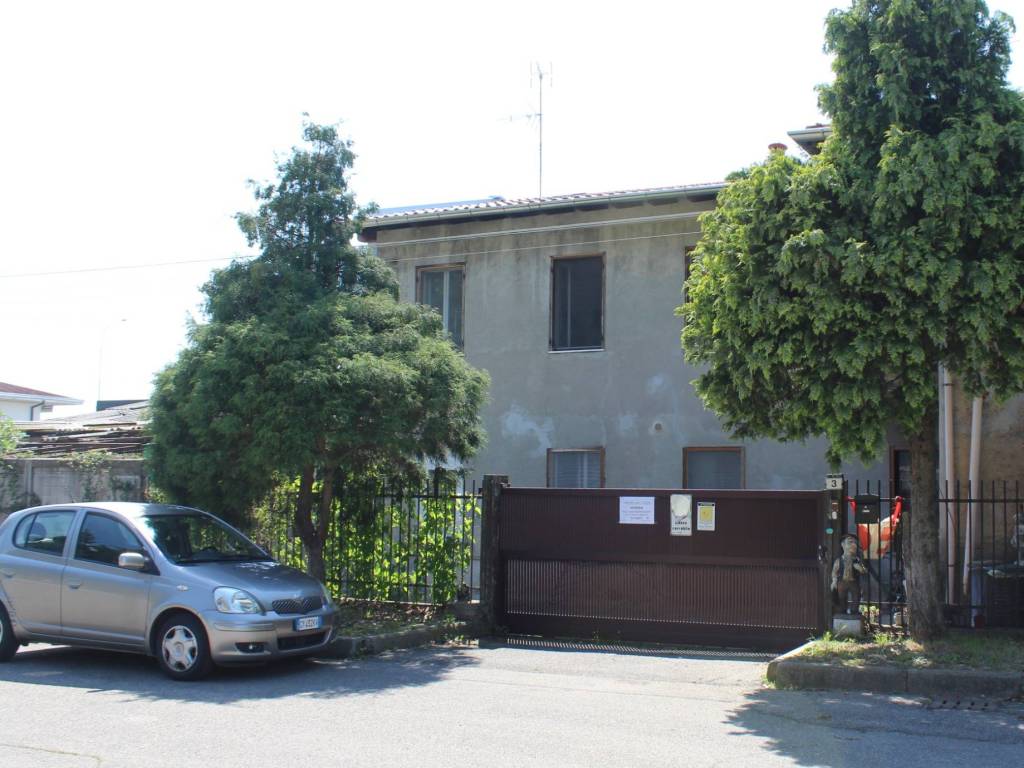 casa indipendente in vendita a Fagnano Olona